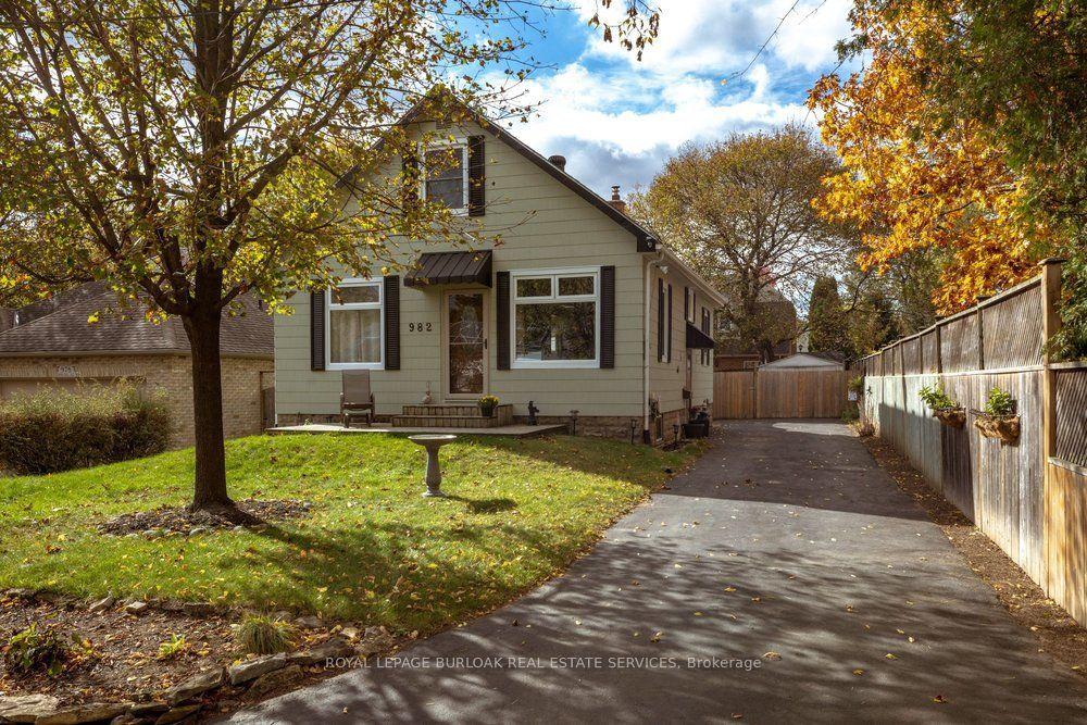 982 Parkhill Avenue, Burlington, ON L7T 1T8