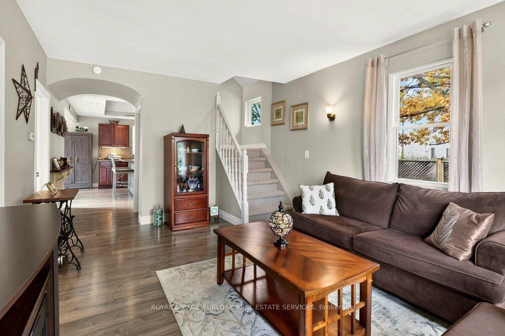 982 Parkhill Avenue, Burlington, ON L7T 1T8