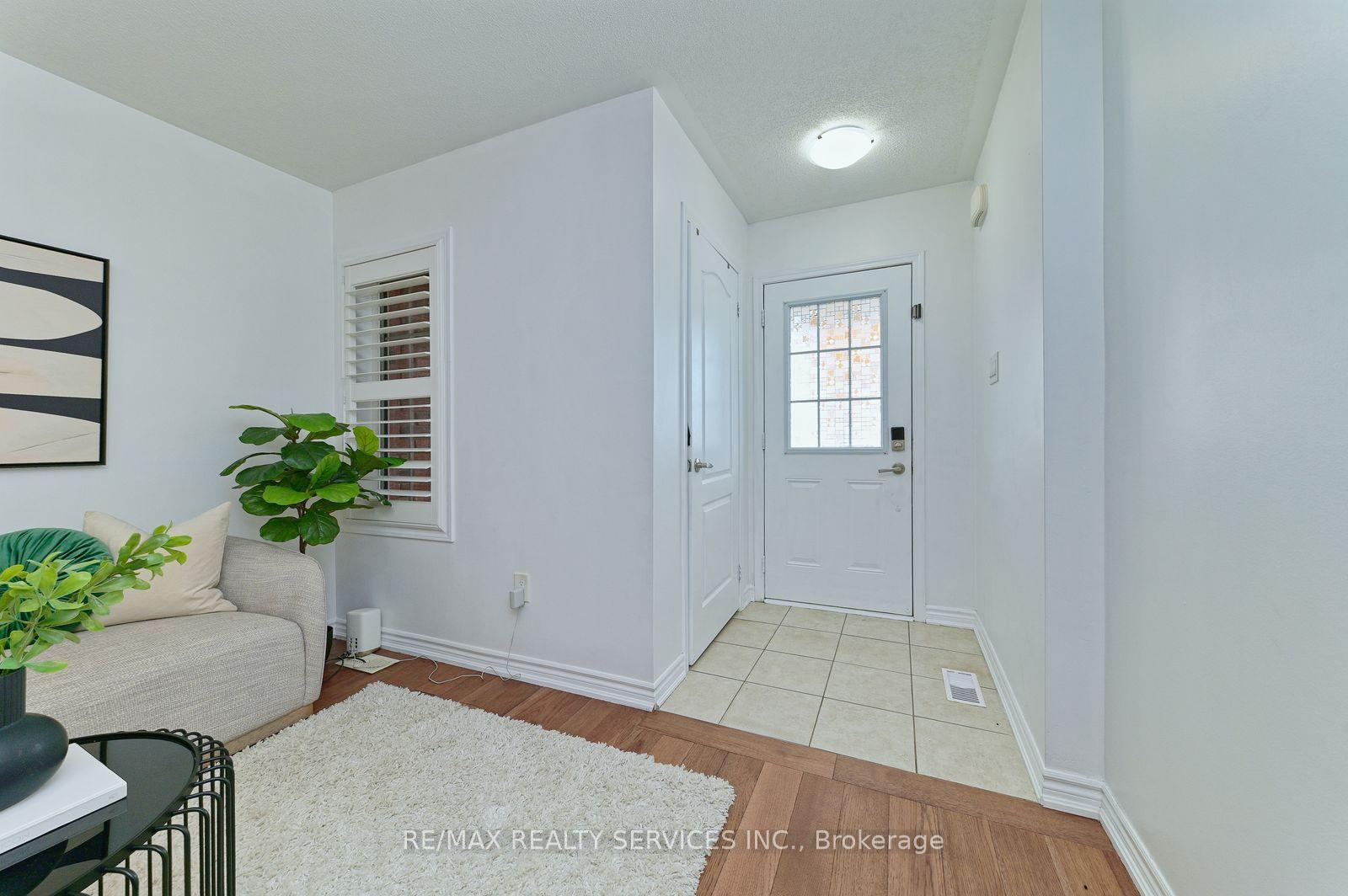 25 Donlamont Circle, Brampton, ON L7A 4T5
