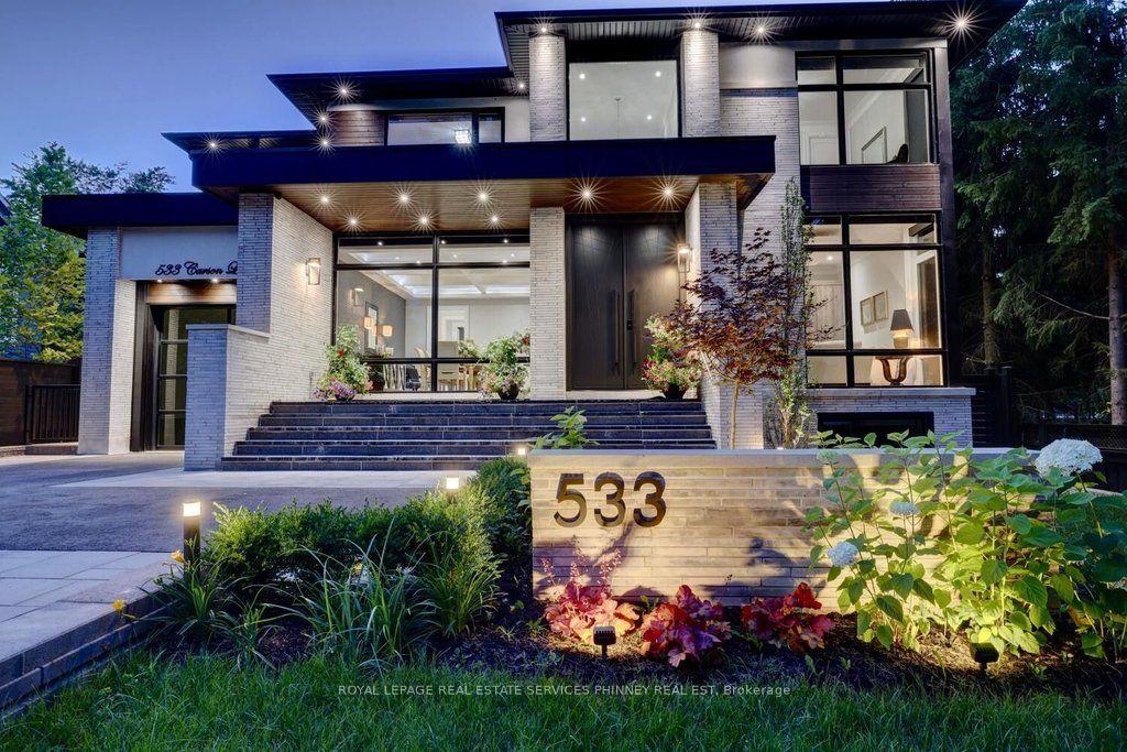 533 Carson Lane, Oakville, ON L6J 6M3