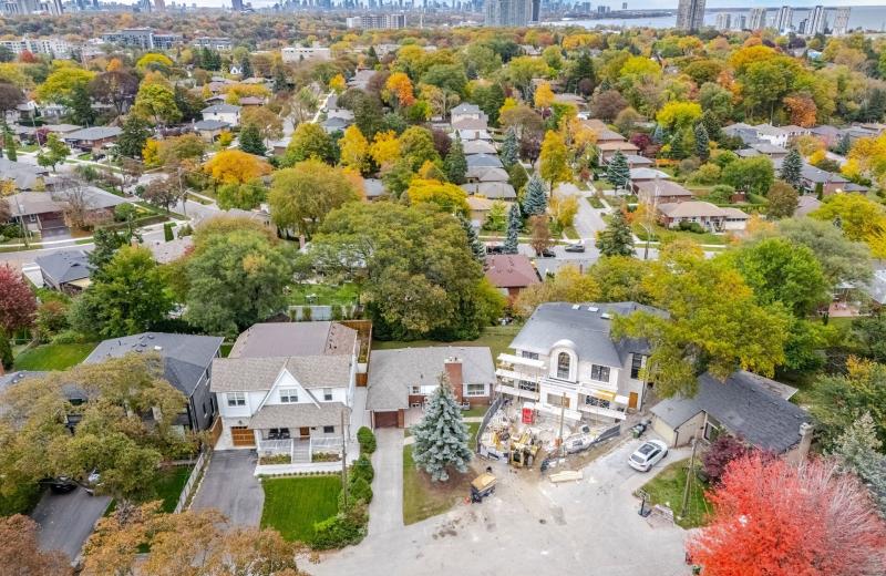 29 Beaucourt Road, Toronto, ON M8Y 3G1