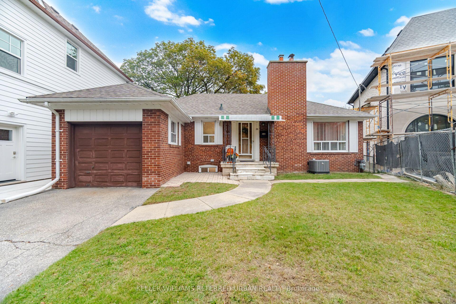 29 Beaucourt Road, Toronto, ON M8Y 3G1