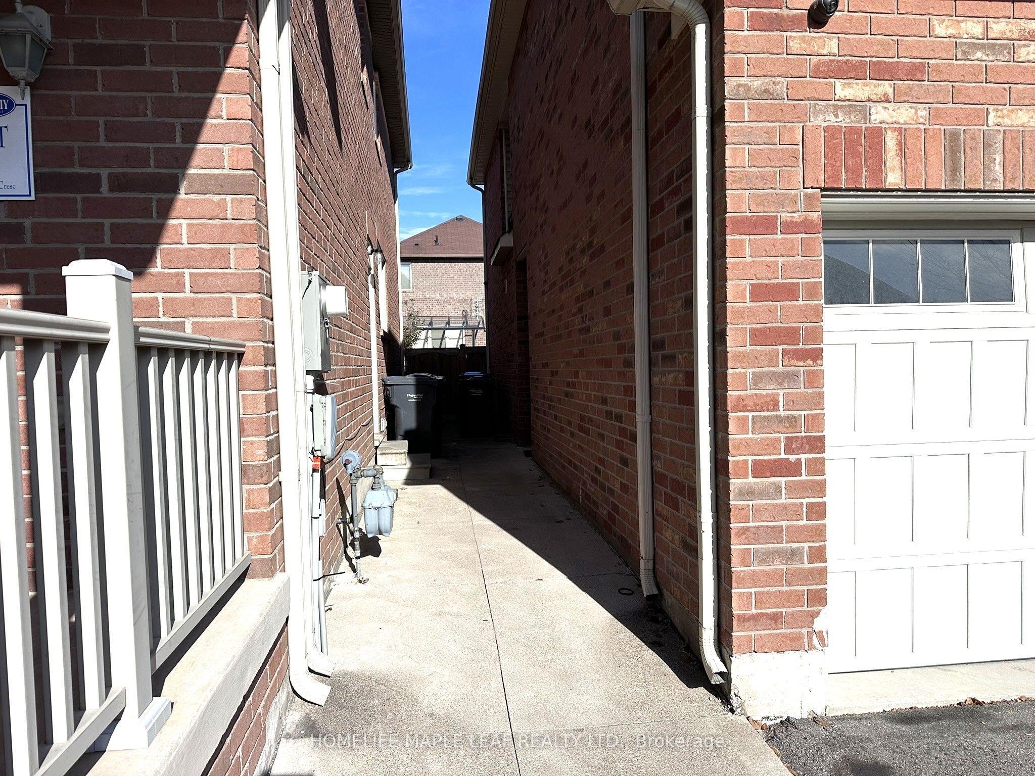58 Seafair Crescent, Brampton, ON L6Y 5W3