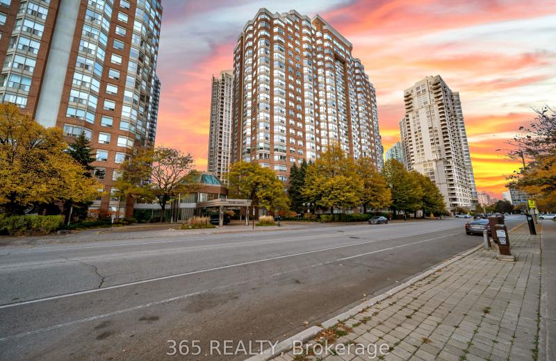 325 Webb Drive 801, Mississauga, ON L5B 3Z9