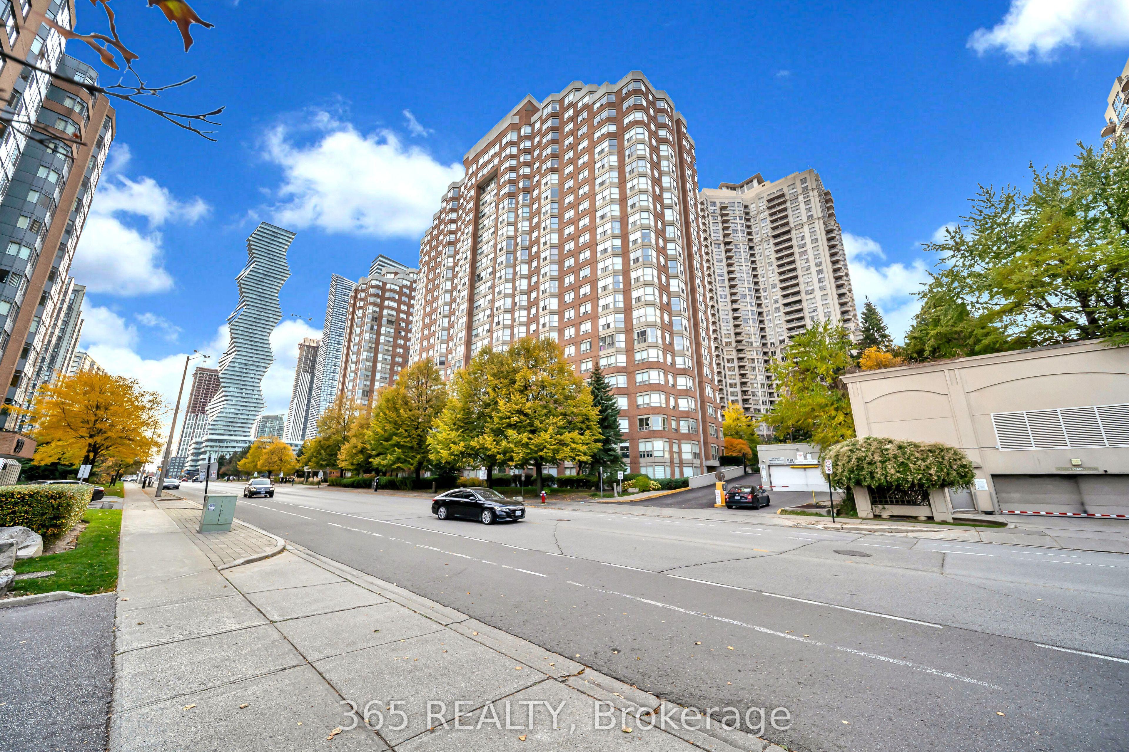325 Webb Drive 801, Mississauga, ON L5B 3Z9