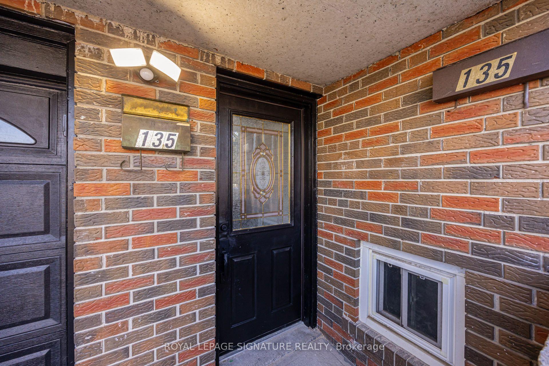 135 Cabana Drive Lower, Toronto, ON M9L 1L1