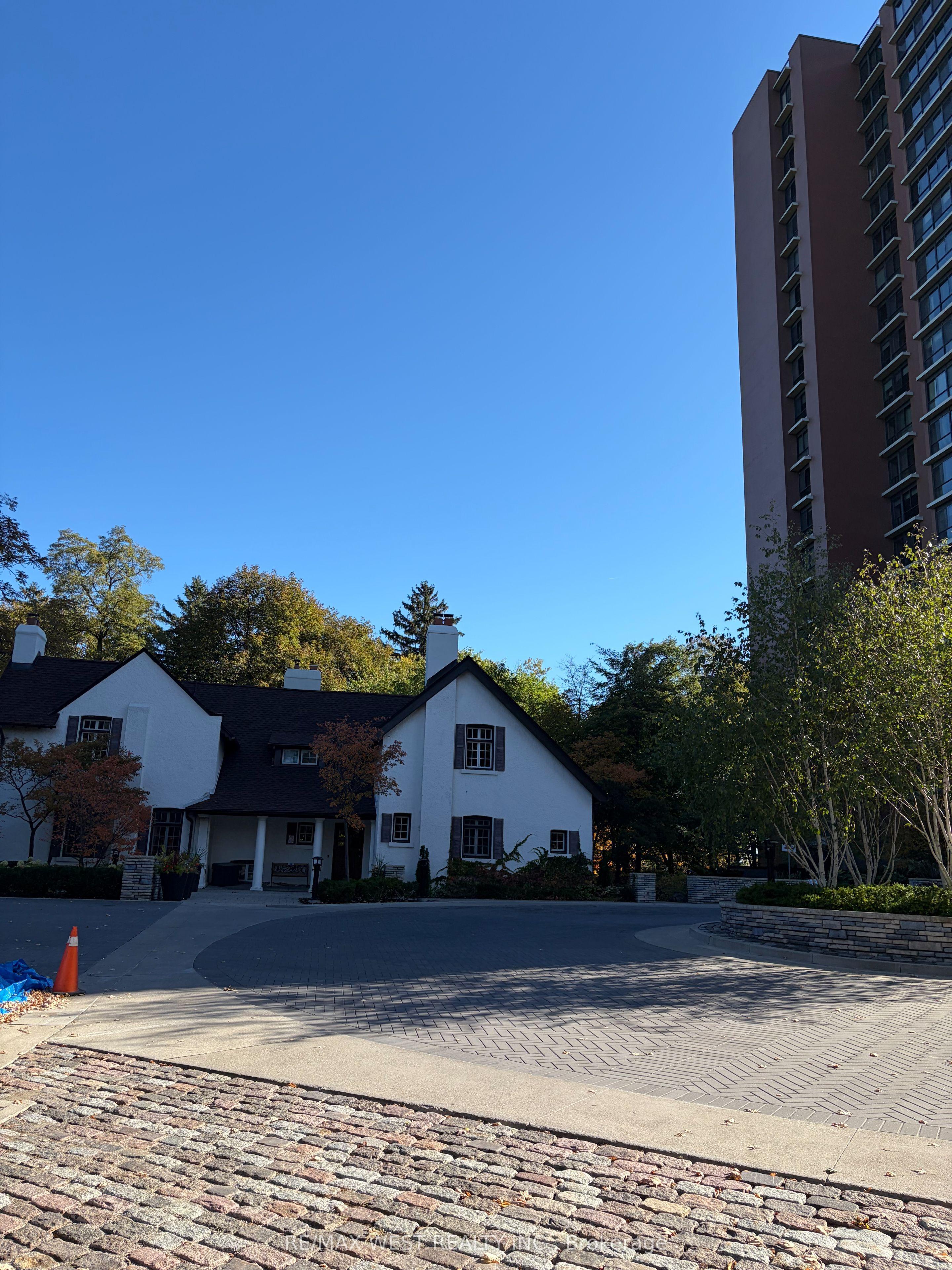 1400 Dixie Road 506, Mississauga, ON L5E 3E1