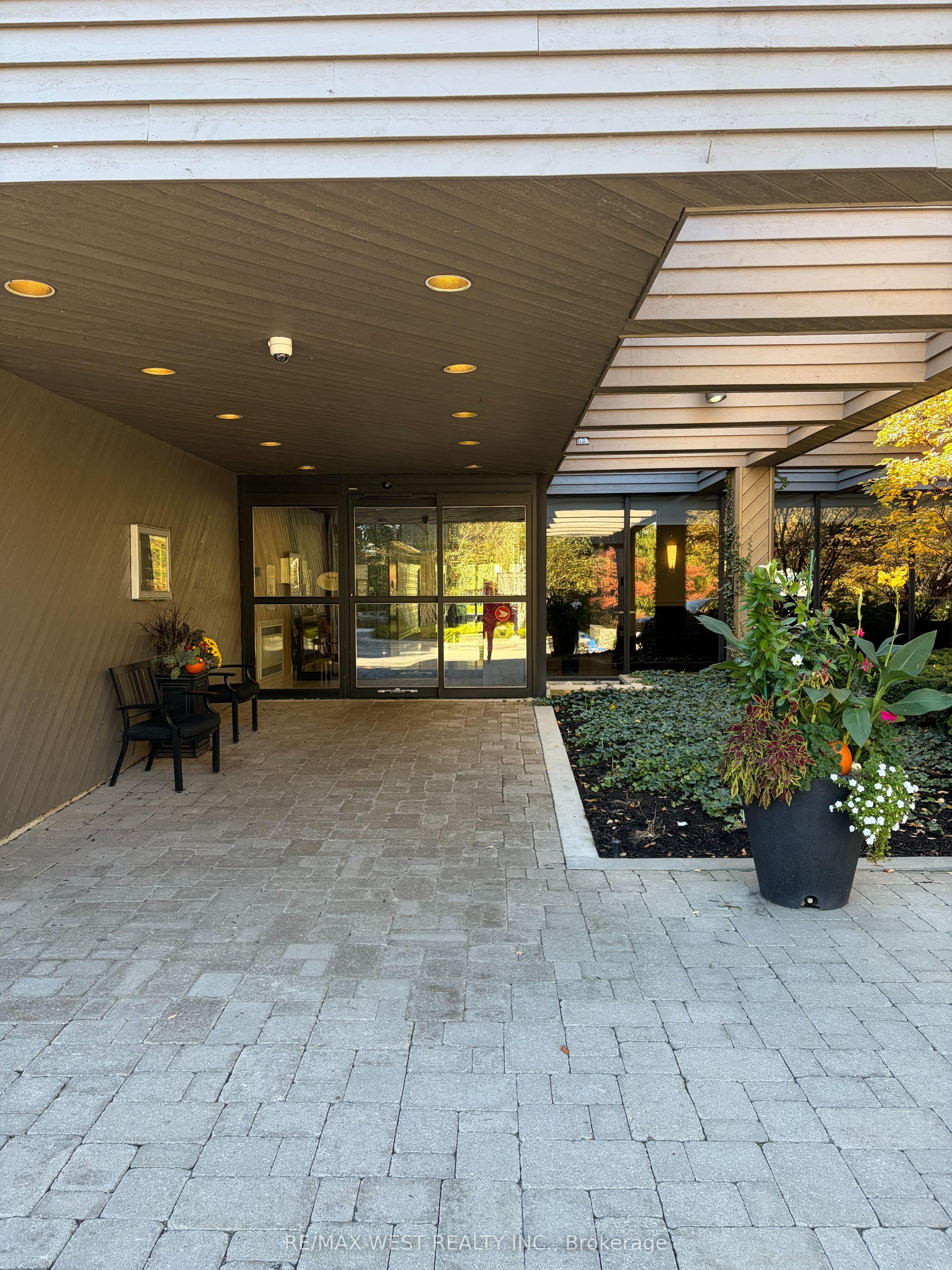 1400 Dixie Road 506, Mississauga, ON L5E 3E1