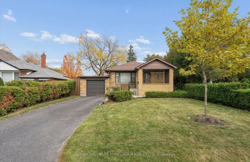 37 Agar Crescent, Toronto, ON M9B 5A7