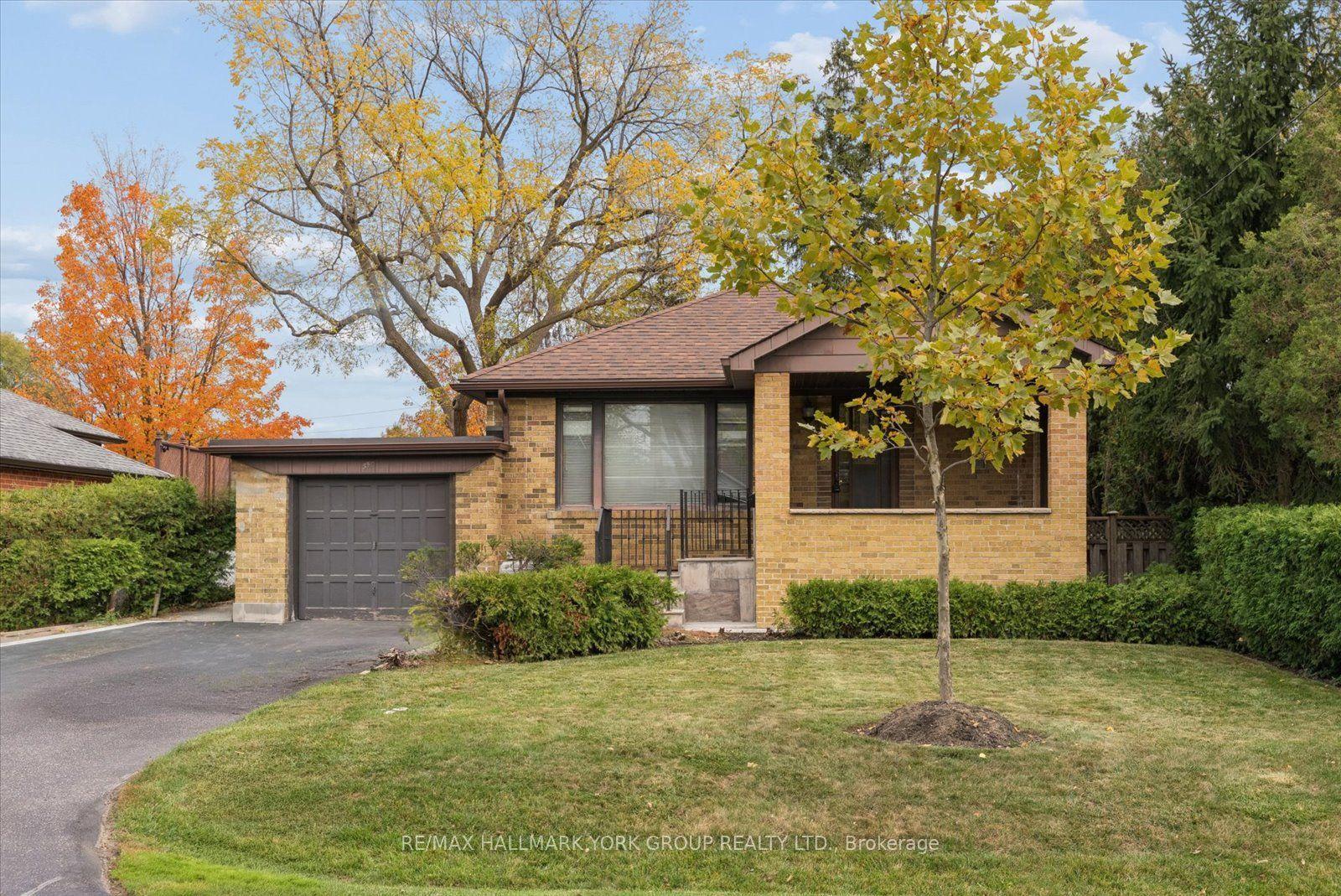 37 Agar Crescent, Toronto, ON M9B 5A7