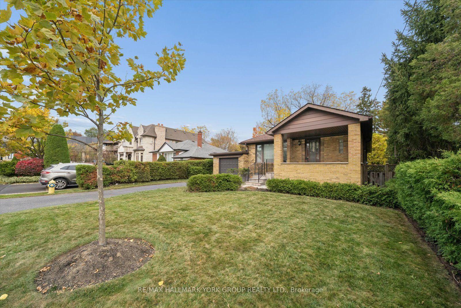 37 Agar Crescent, Toronto, ON M9B 5A7
