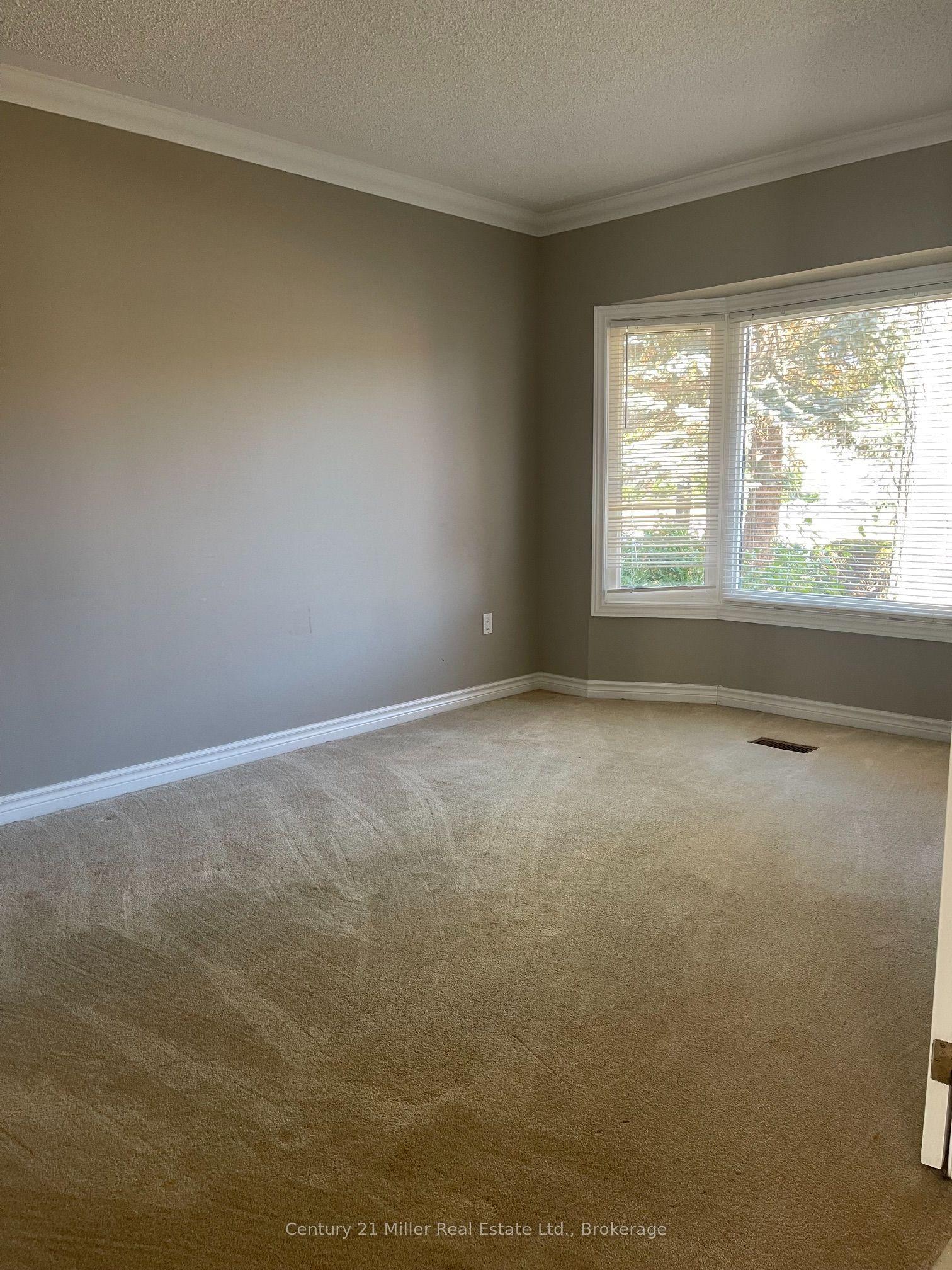 382 Parklane Road, Oakville, ON L6H 4J3