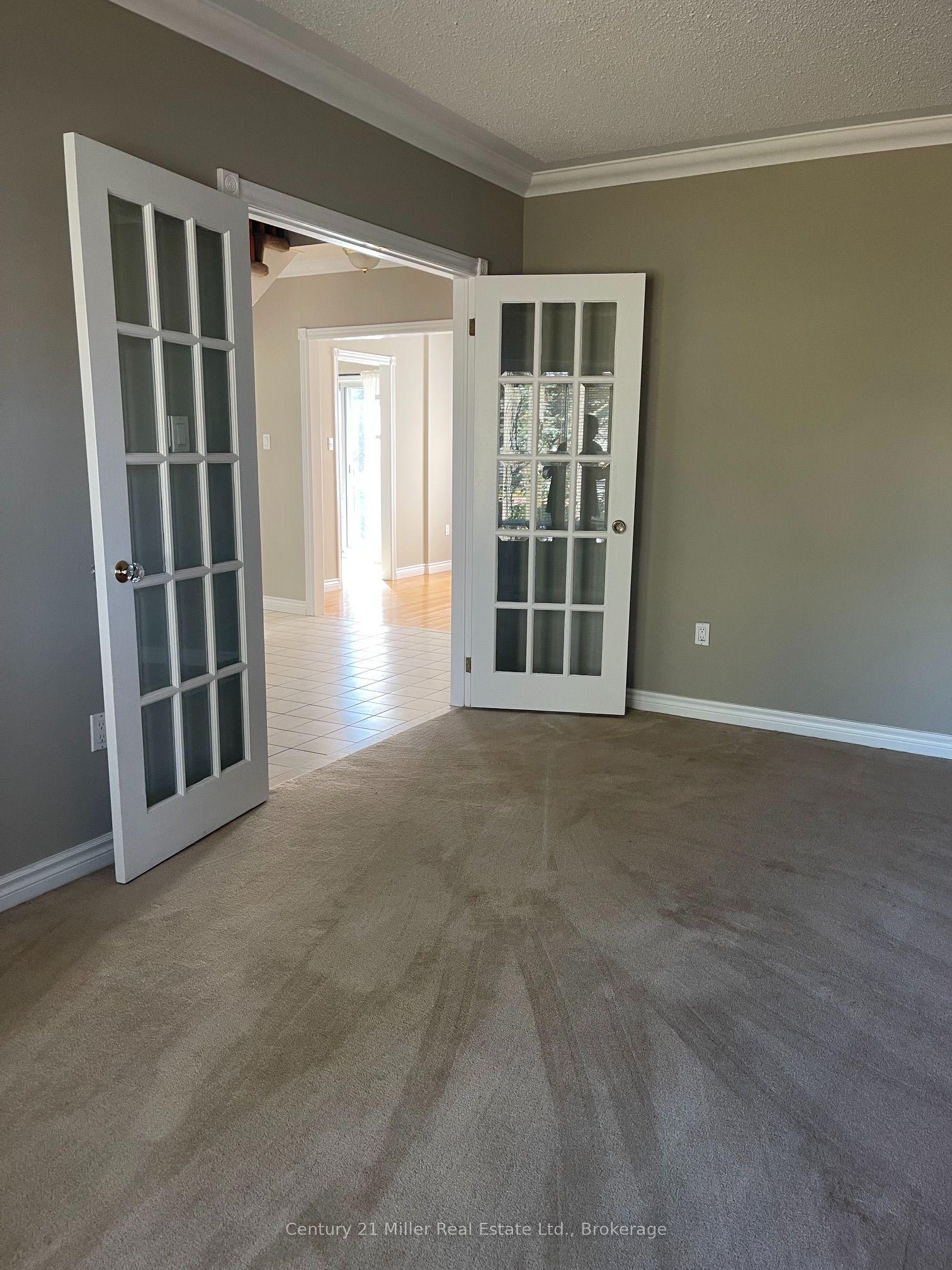 382 Parklane Road, Oakville, ON L6H 4J3