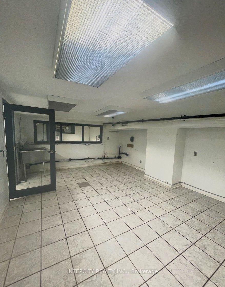 297 Campbell Avenue B2, Toronto, ON M6P 3V7