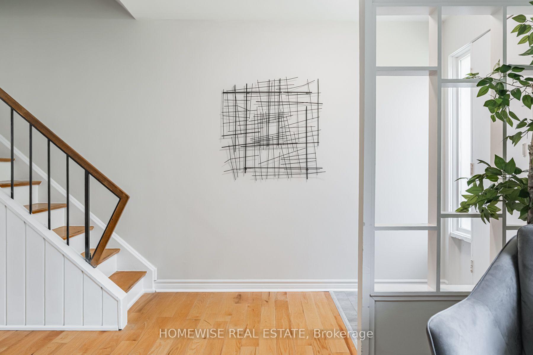 1350 Winding Trail 15, Mississauga, ON L4Y 2T8