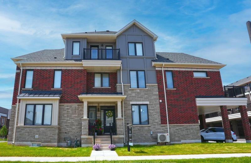 9 Crown Gate, Oakville, ON L6M 0W8