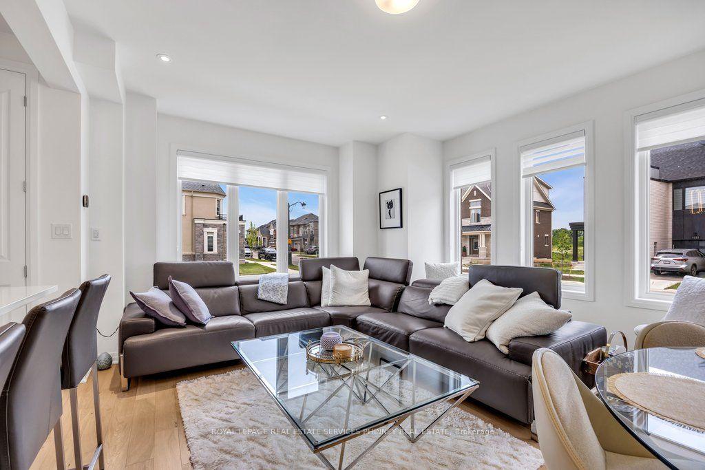 9 Crown Gate, Oakville, ON L6M 0W8