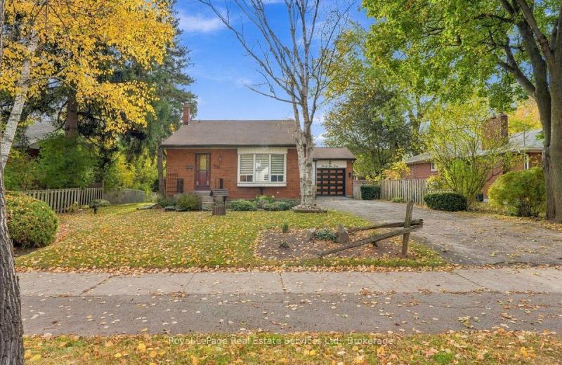 2440 Rebecca Street, Oakville, ON L6L 2B2