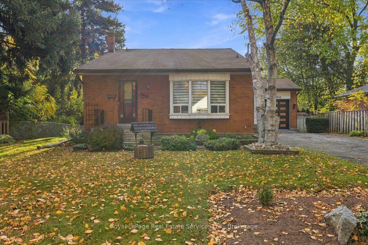 2440 Rebecca Street, Oakville, ON L6L 2B2