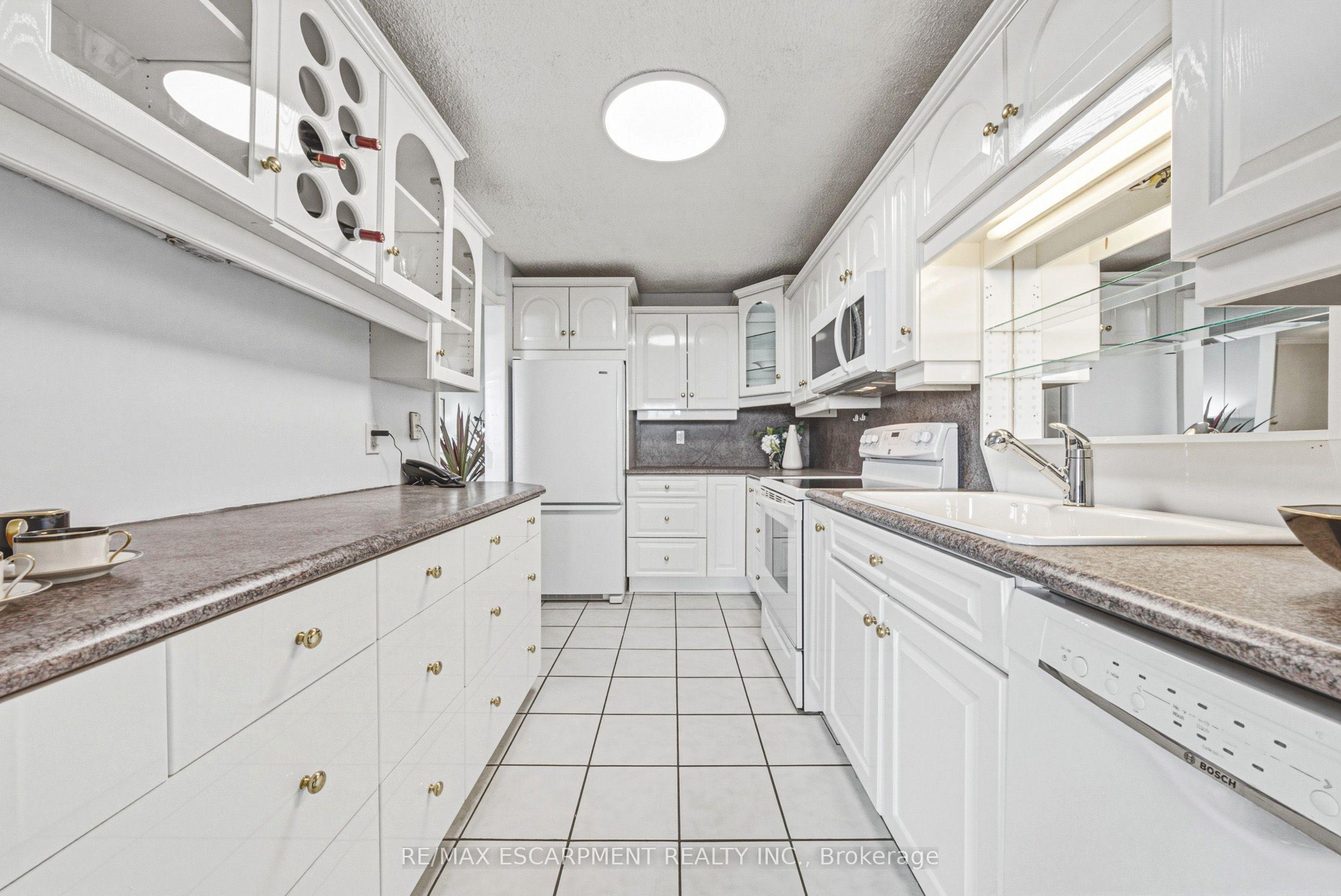2055 UPPER MIDDLE Road 1005, Burlington, ON L7P 3P4