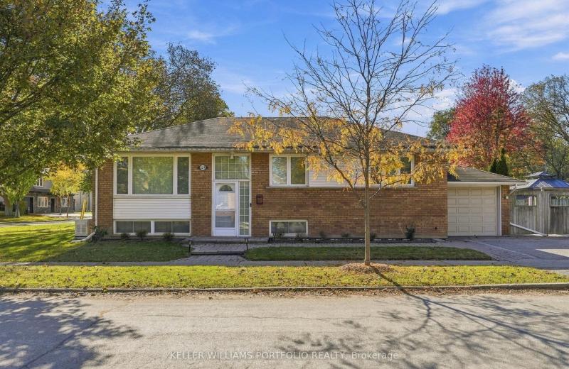 124 Wincott Drive, Toronto, ON M9R 2P6