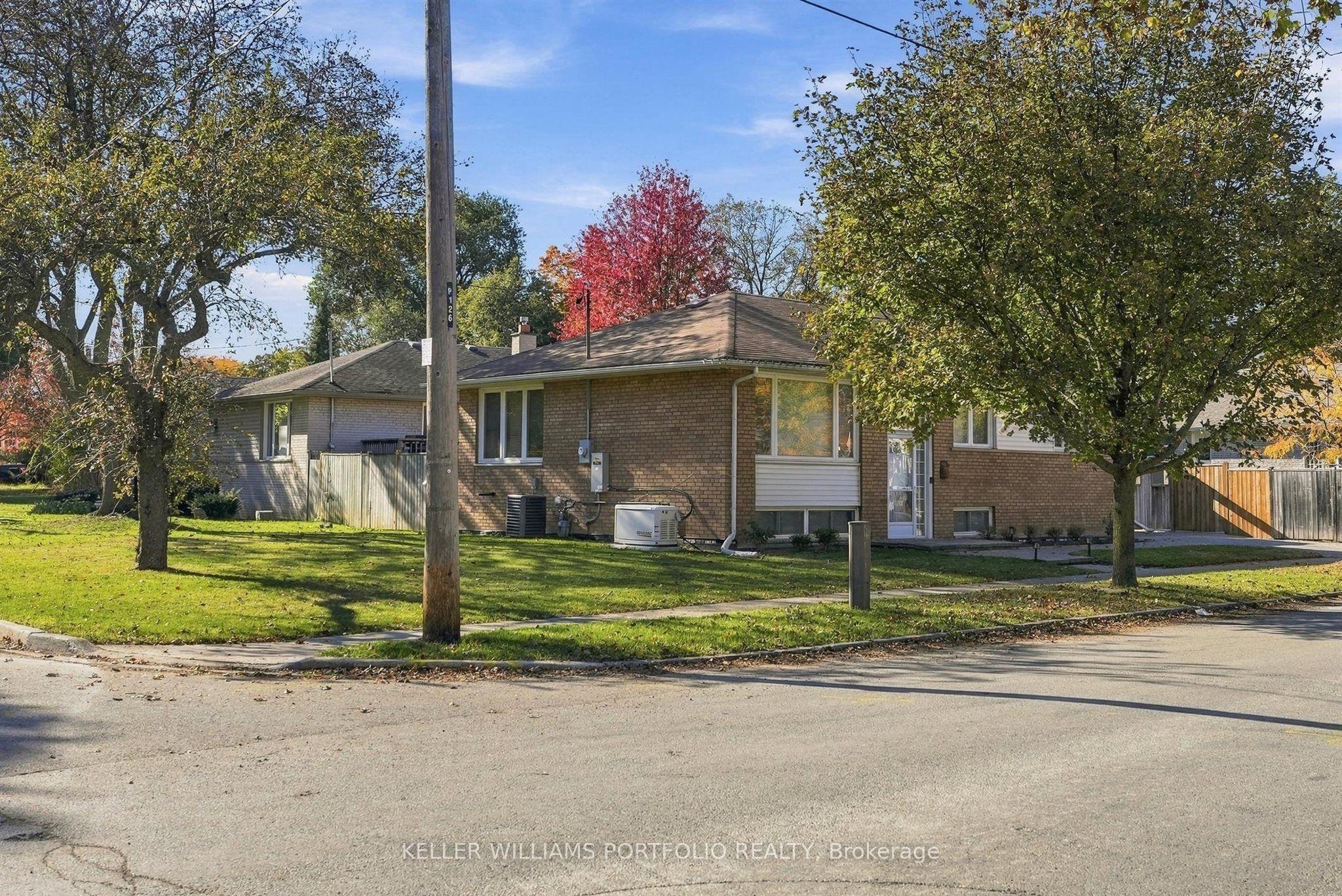 124 Wincott Drive, Toronto, ON M9R 2P6