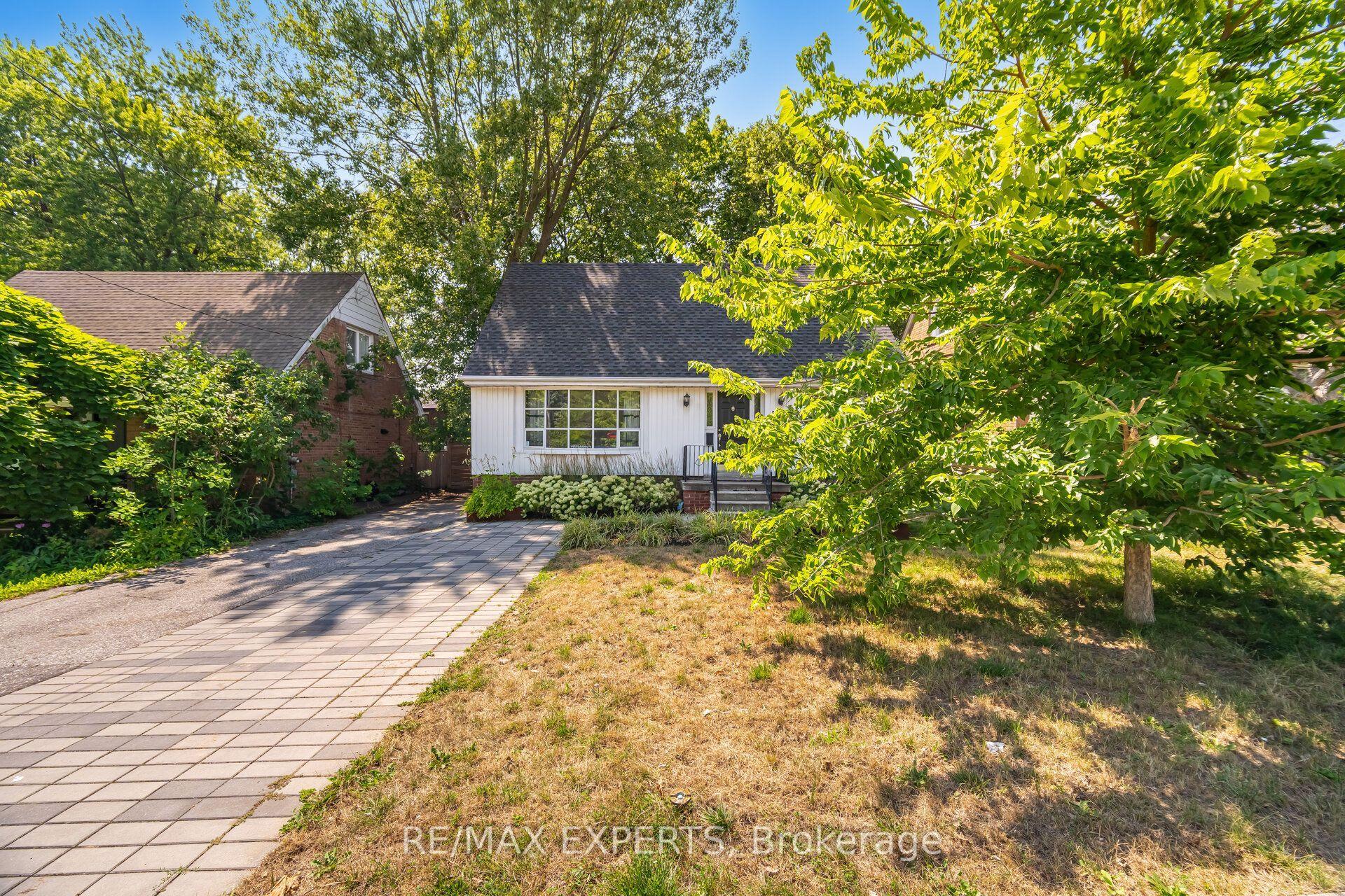 1286 Kipling Avenue, Toronto, ON M9B 3N5