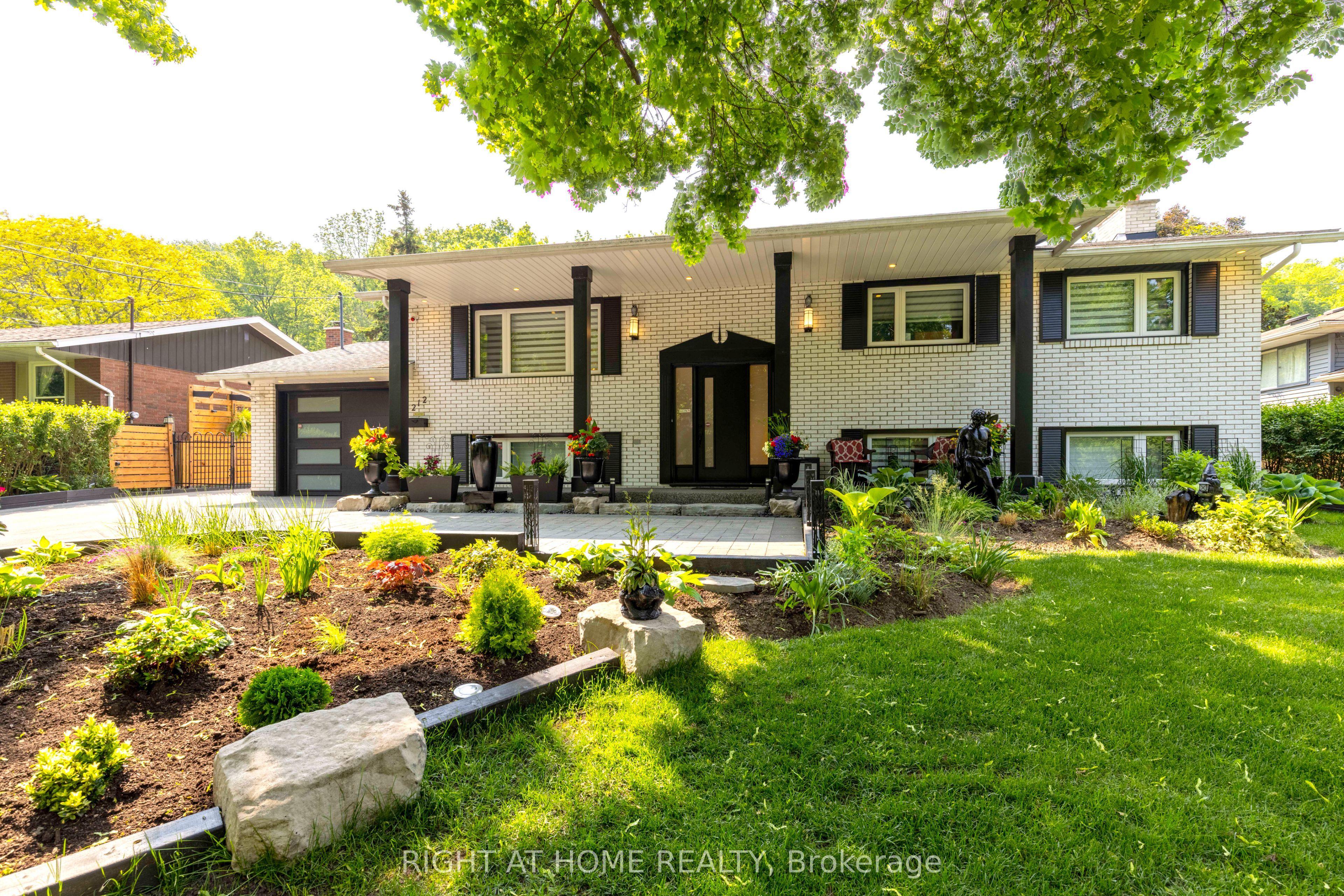 212 Lockhart Drive, St. Catharines, ON L2T 1X1