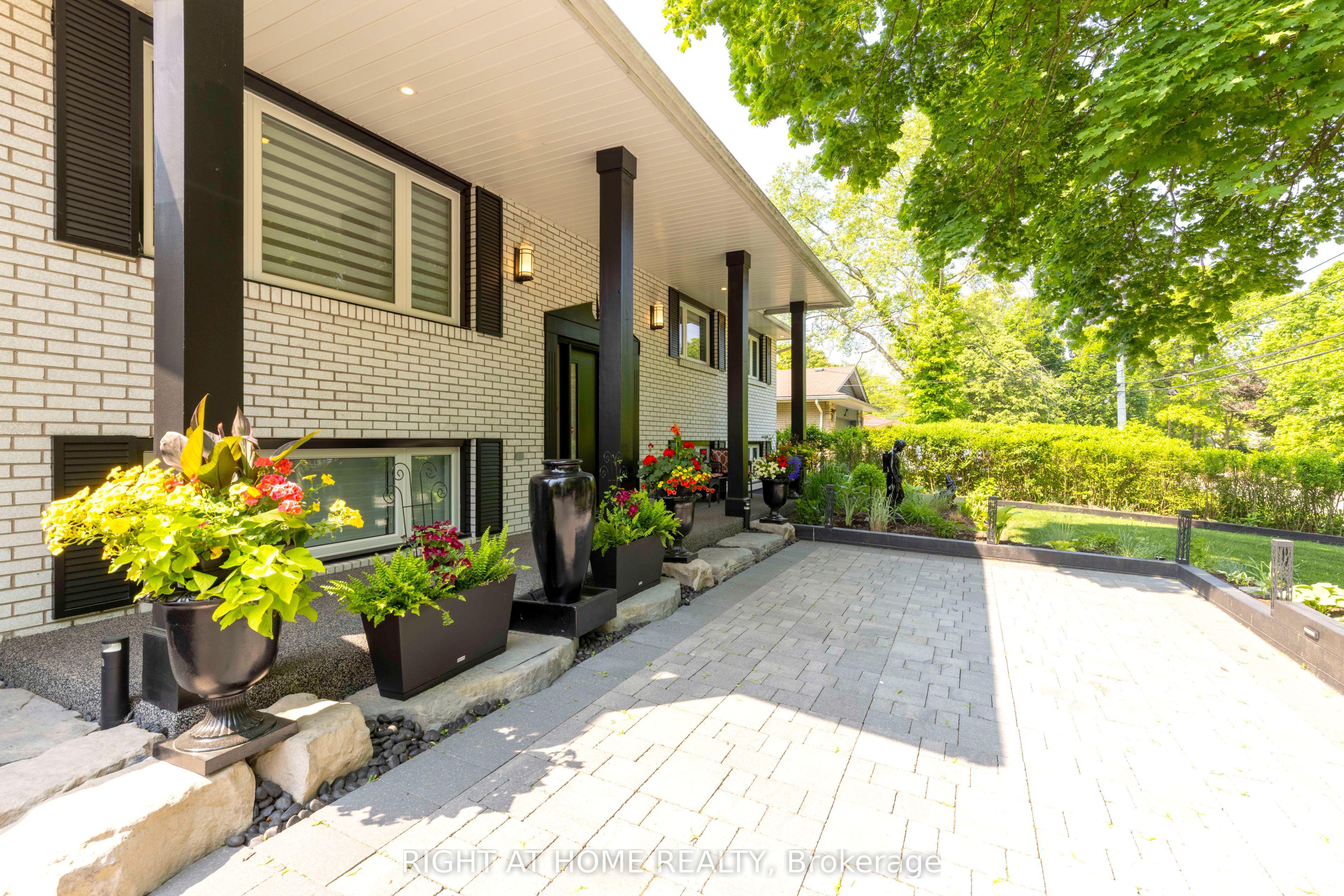 212 Lockhart Drive, St. Catharines, ON L2T 1X1