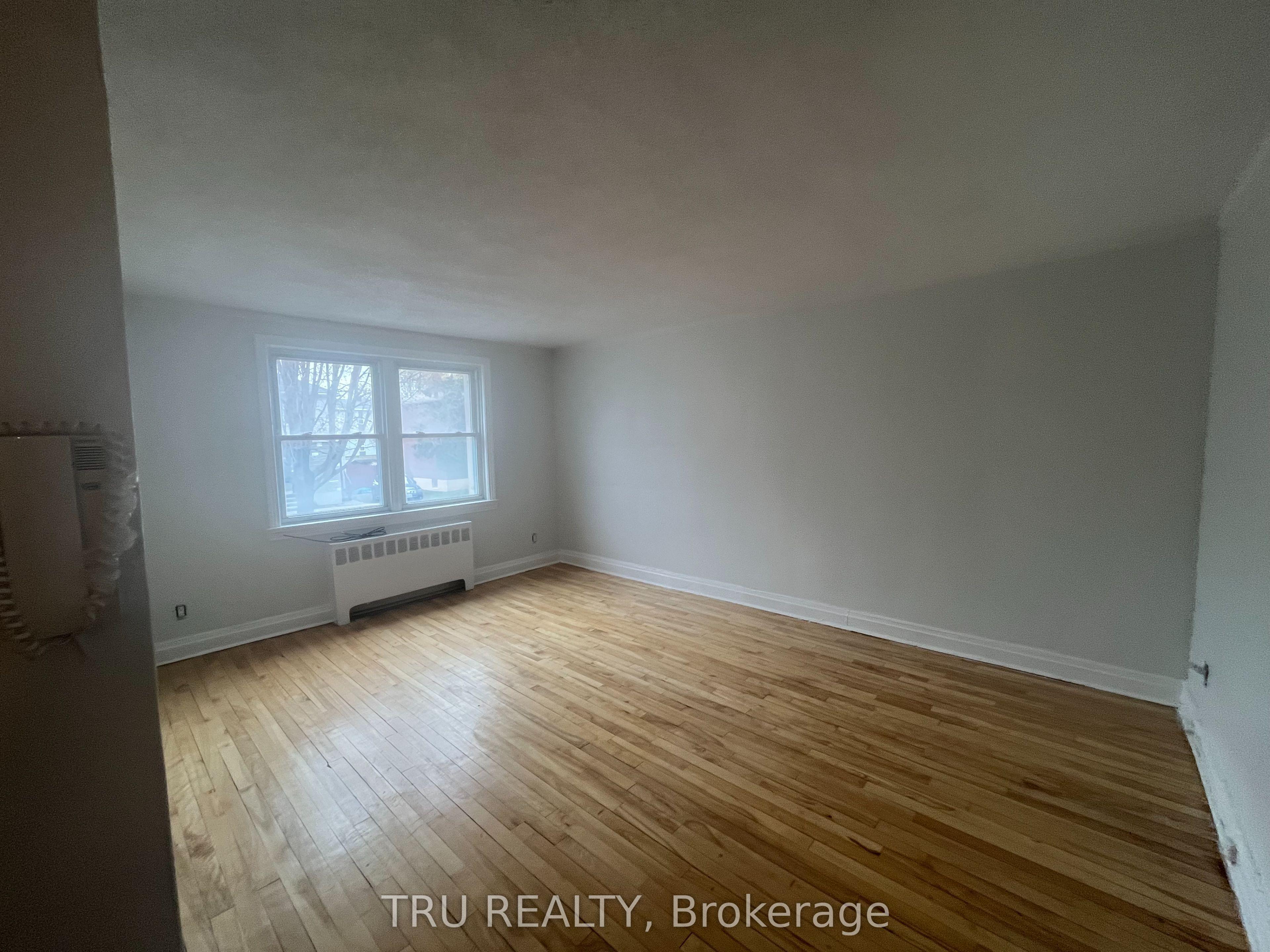 384 Blake Boulevard 3, Vanier and Kingsview Park, ON K1L 6L2