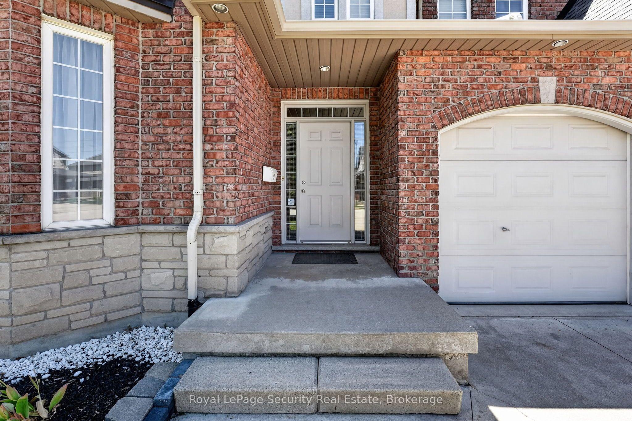 37 Fredonia Crescent, St. Catharines, ON L2S 4C3