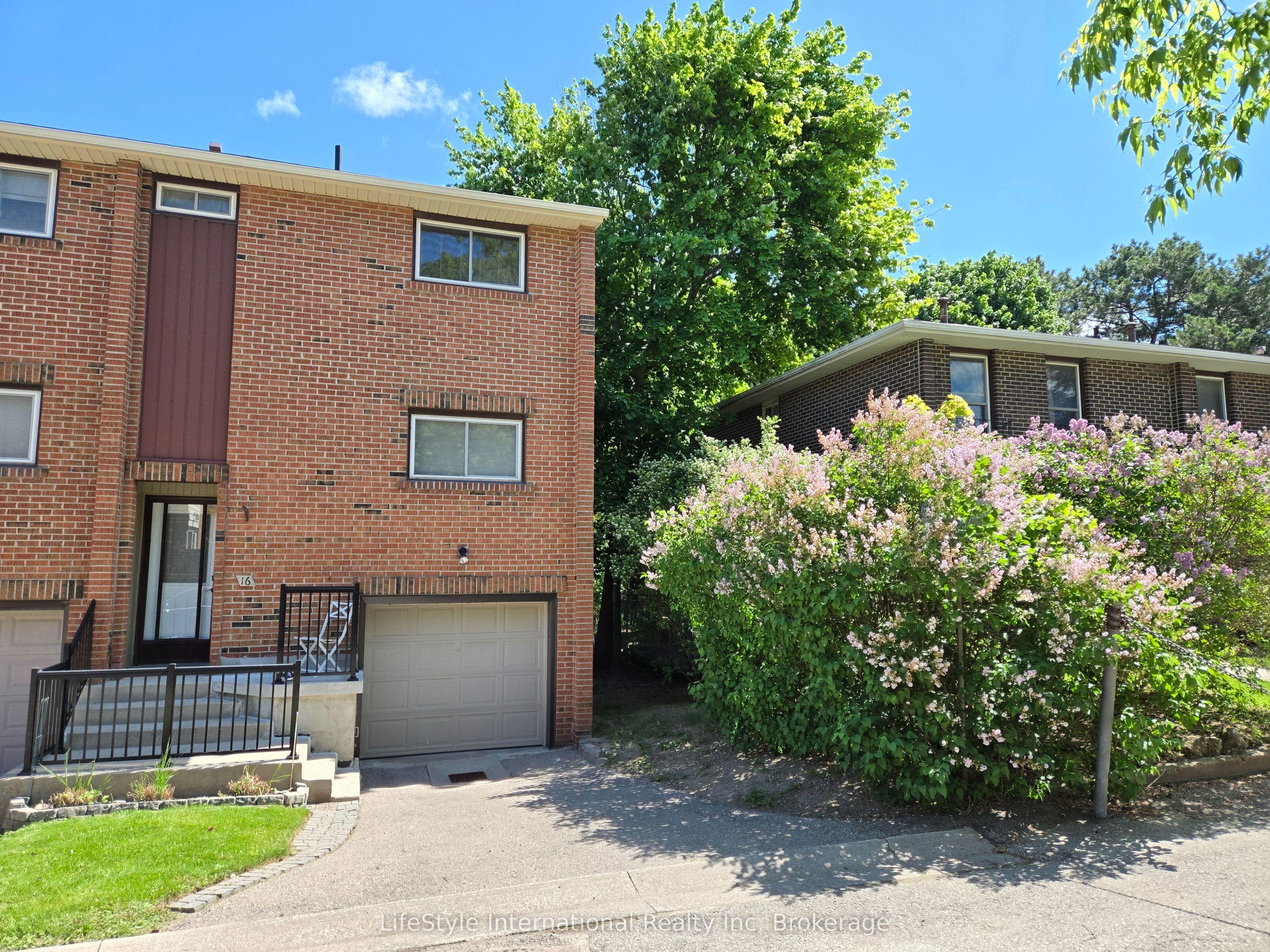 201 Silvercreek Parkway N 16, Guelph, ON N1H 3T4