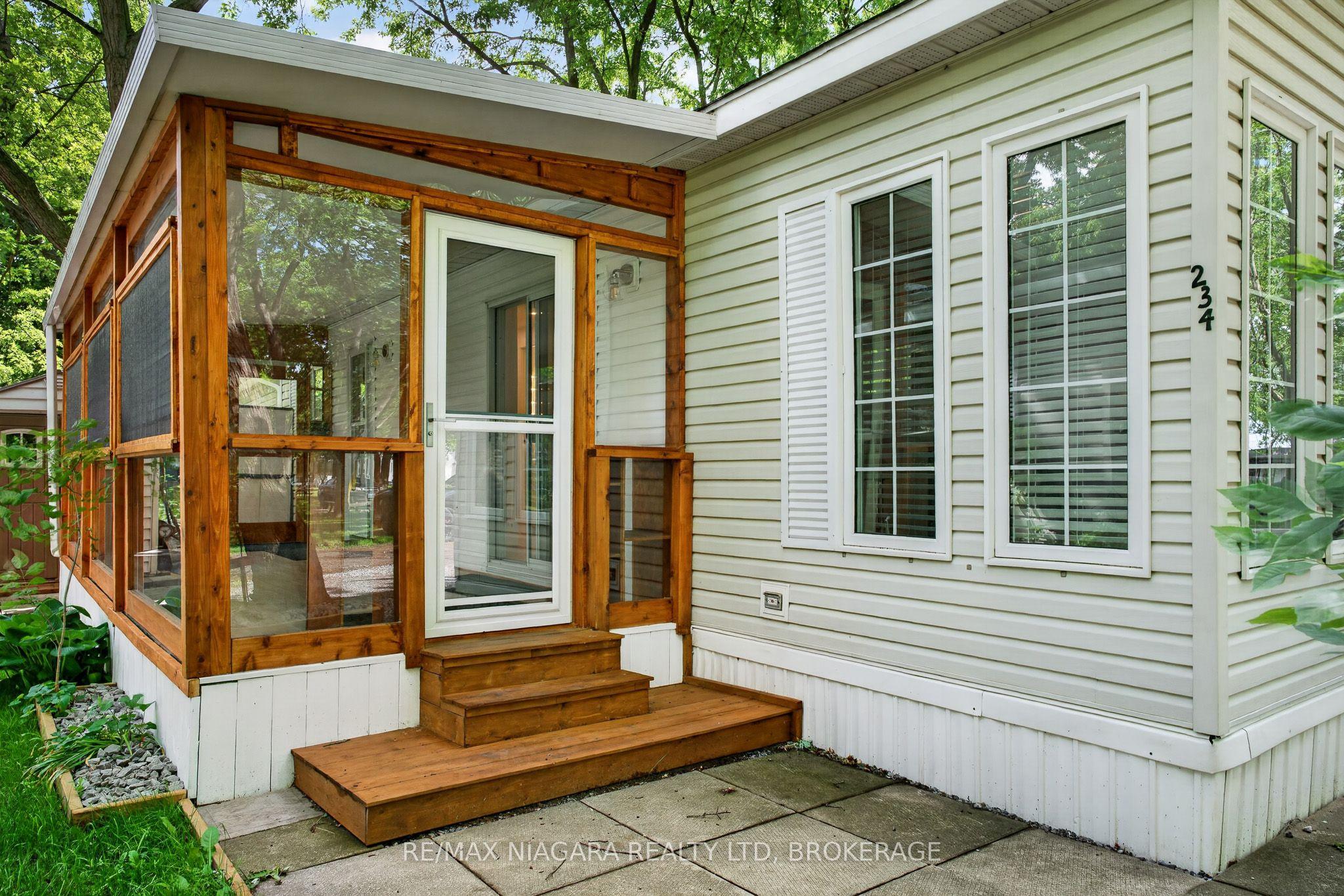 8845 Lundys Lane 234, Niagara Falls, ON L2H 1H5