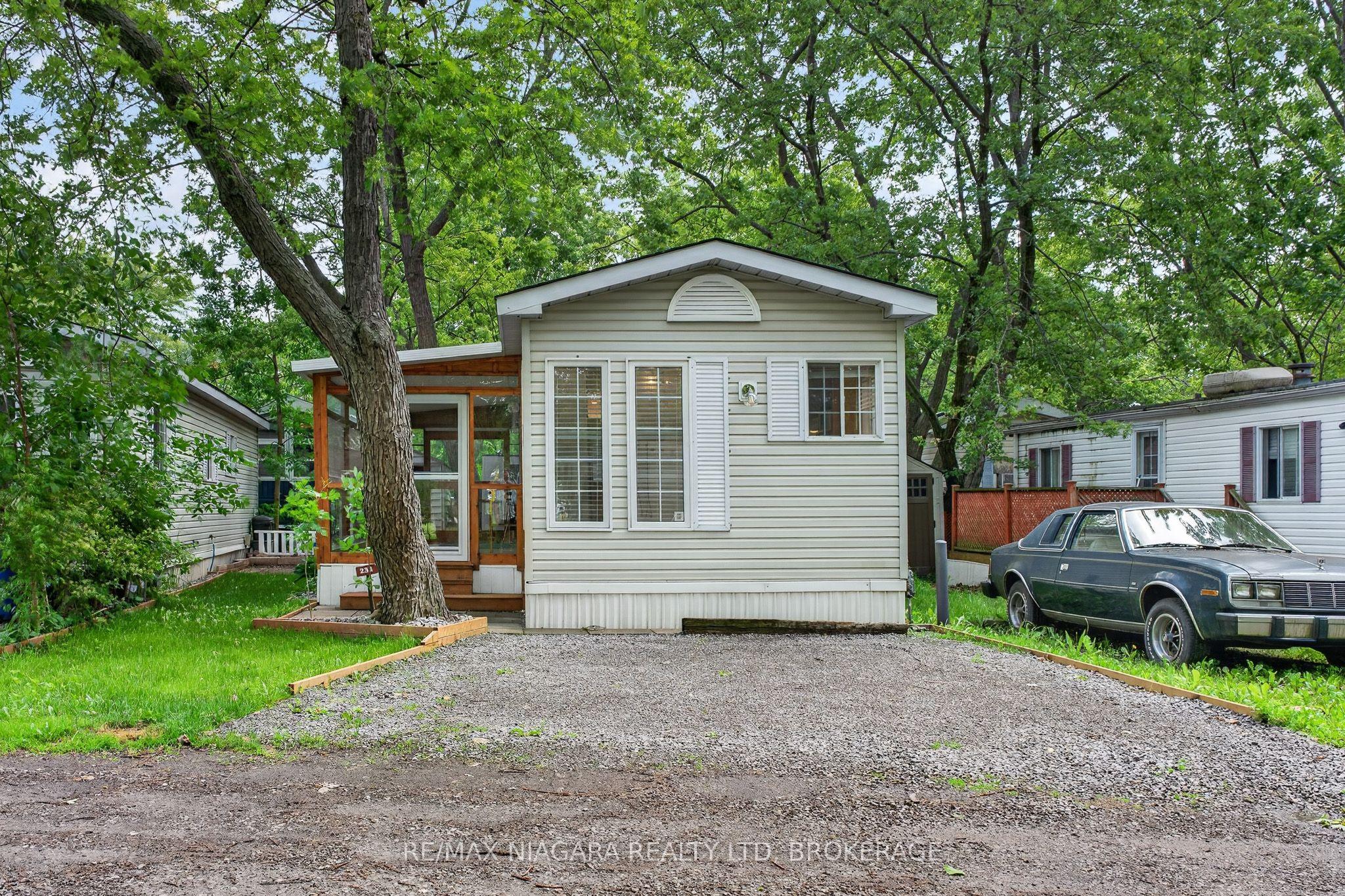 8845 Lundys Lane 234, Niagara Falls, ON L2H 1H5