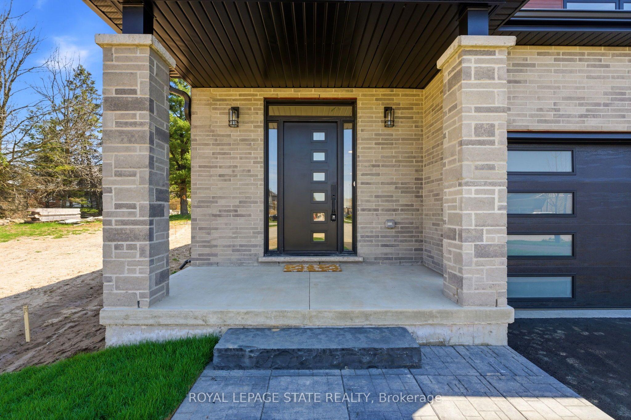 23 Woodvalley Court, Hamilton, ON L9B 2S7