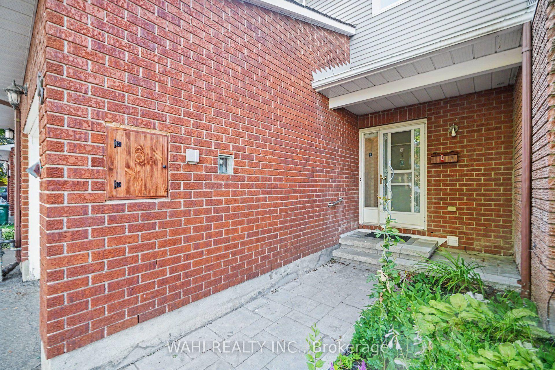 63 Armadale Crescent, Barrhaven, ON K2J 3Z3