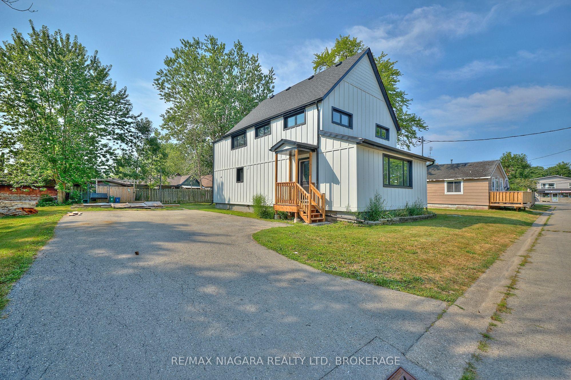 19 Maccabee Avenue Lower, Fort Erie, ON L2A 1C7