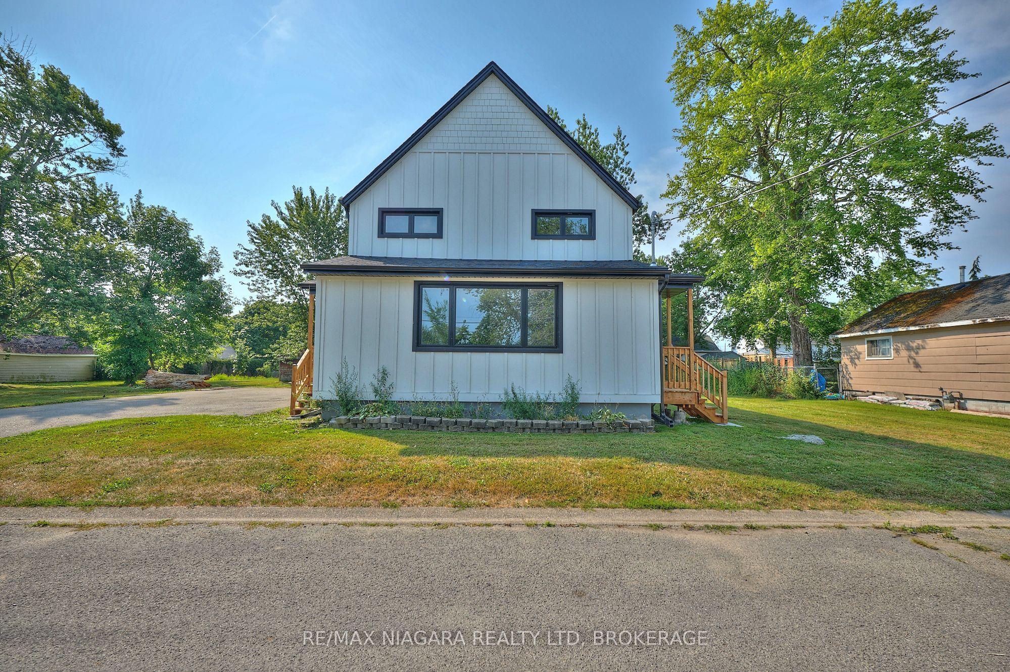 19 Maccabee Avenue Lower, Fort Erie, ON L2A 1C7