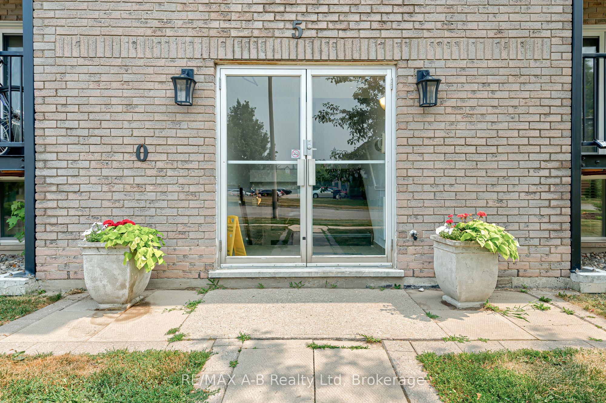 50 Campbell Court 106, Stratford, ON N5A 7T6