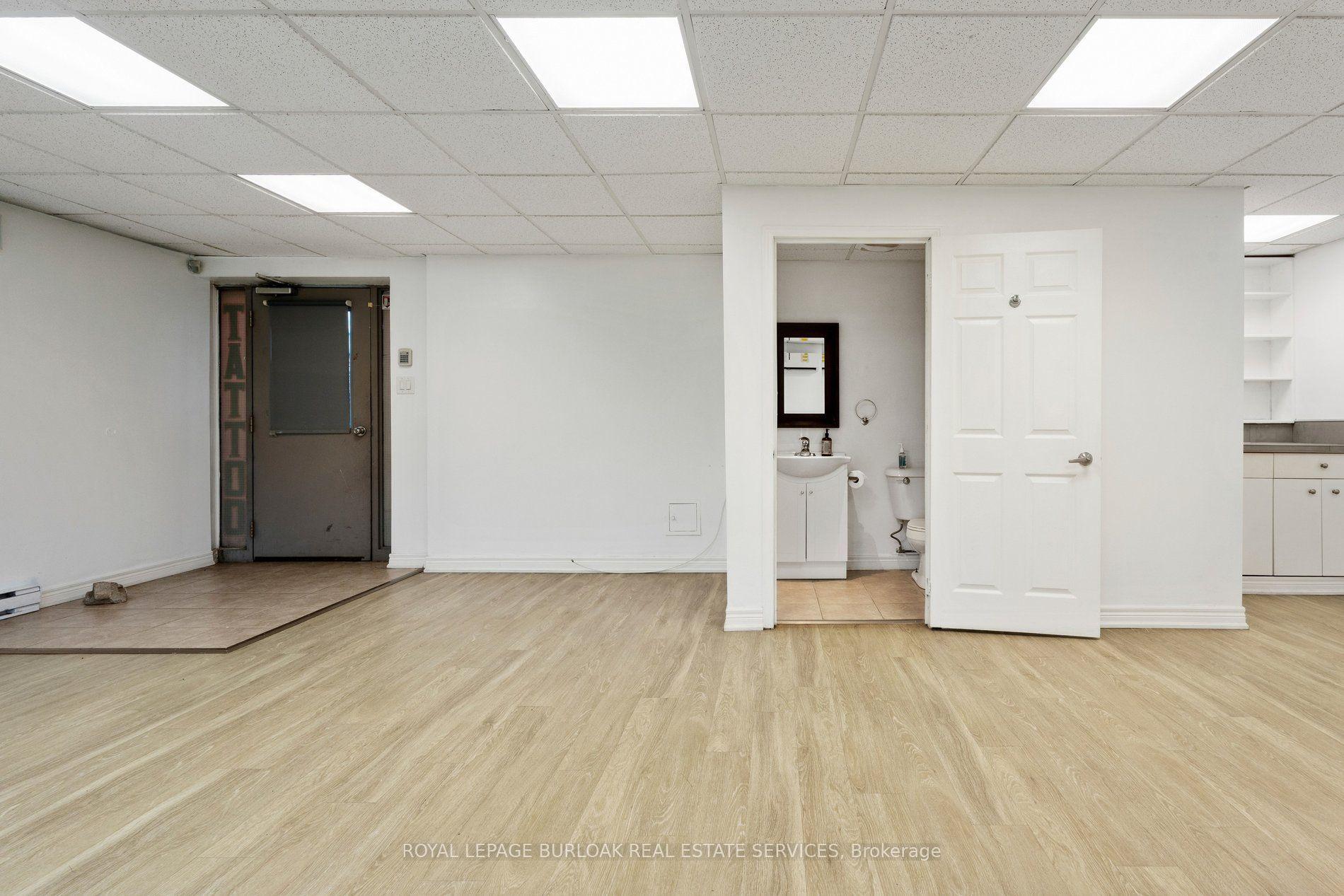 868 King Street W, Hamilton, ON L8S 1K3