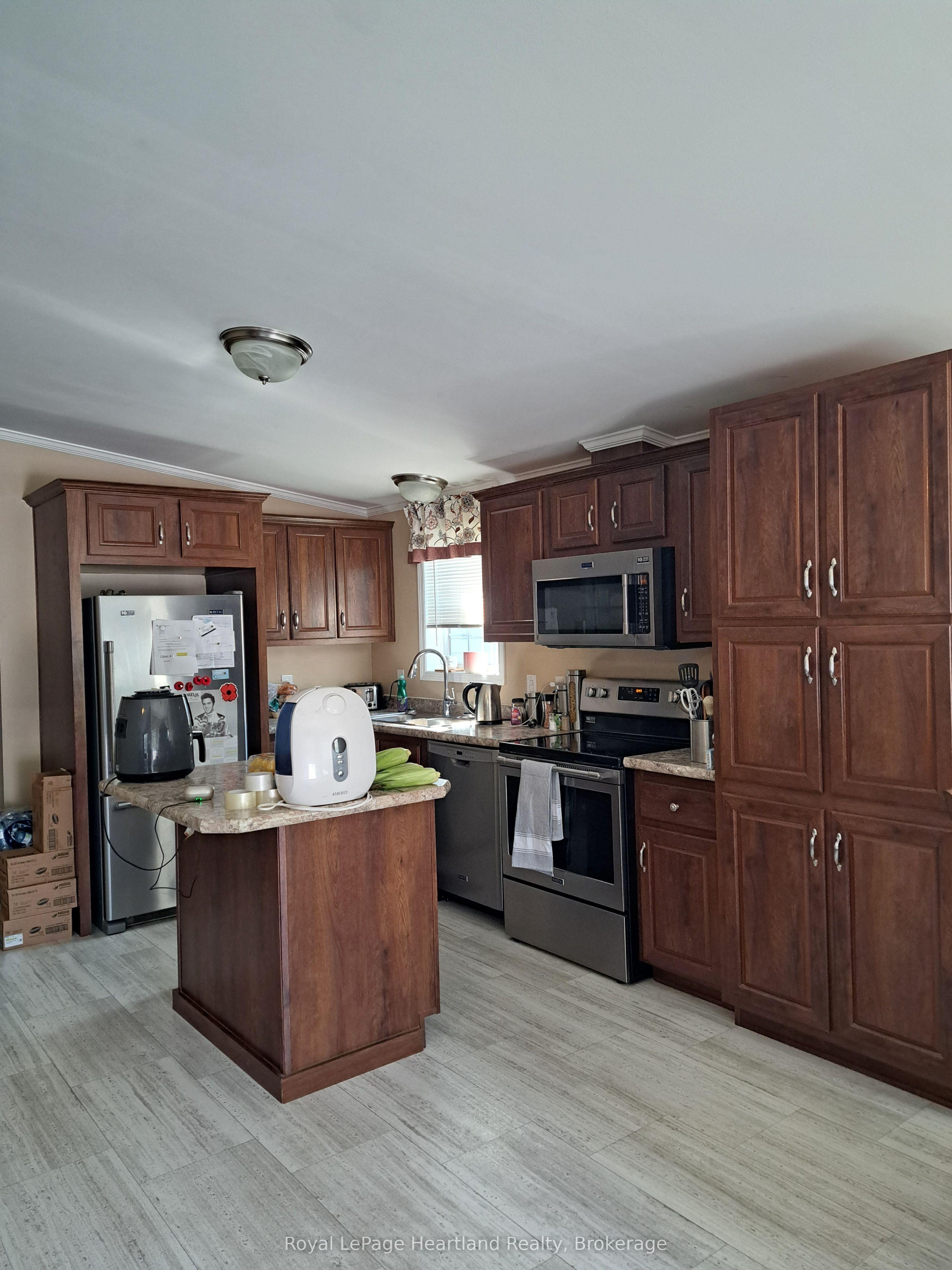 9 Bond Street, Strathroy-Caradoc, ON N7G 0C5