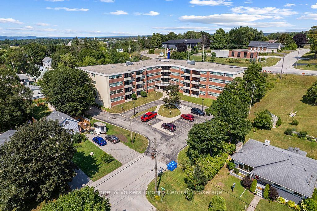 860 9TH Street E 402, Owen Sound, ON N4K 1R2