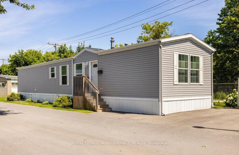 16 Eastgate Avenue, Bells Corners and South to Fallowfield, ON K2H 7S2