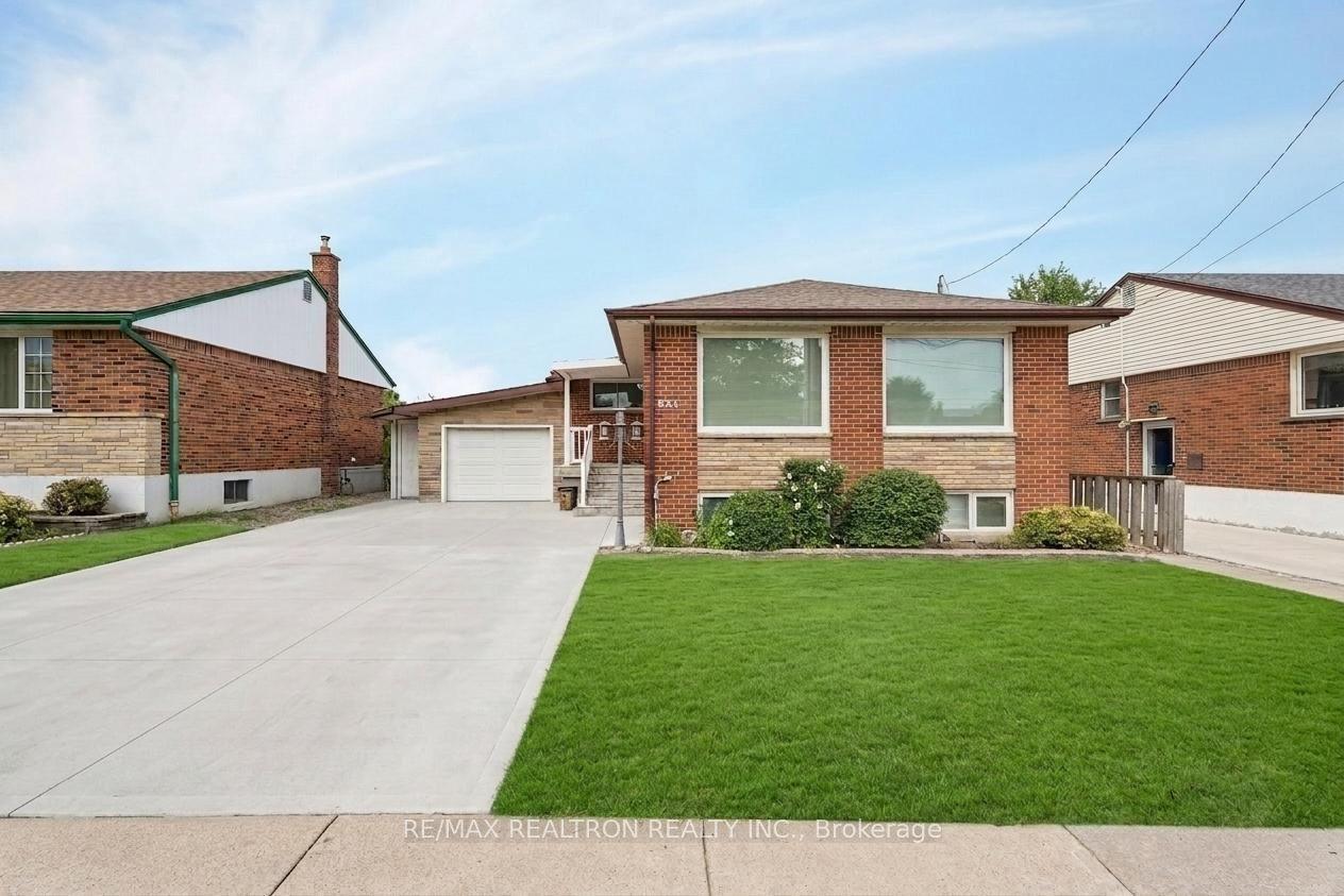 831 Mohawk Road E, Hamilton, ON L8T 2R4