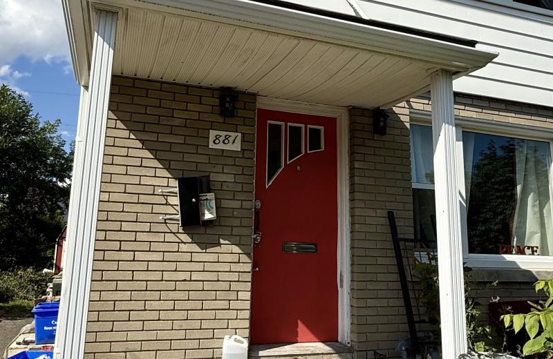 881 Smyth Road, Elmvale Acres and Area, ON K1G 1P4