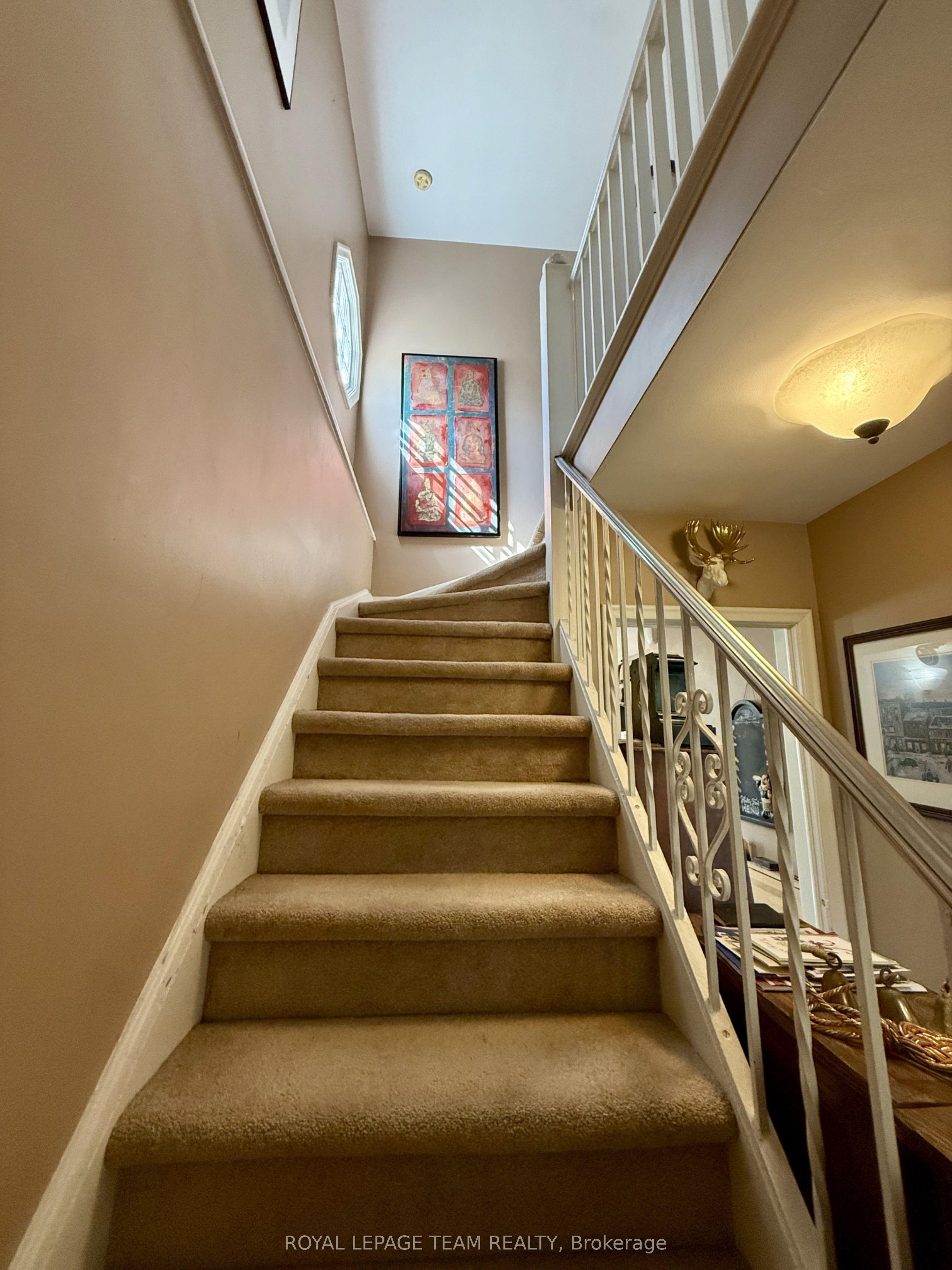 881 Smyth Road, Elmvale Acres and Area, ON K1G 1P4