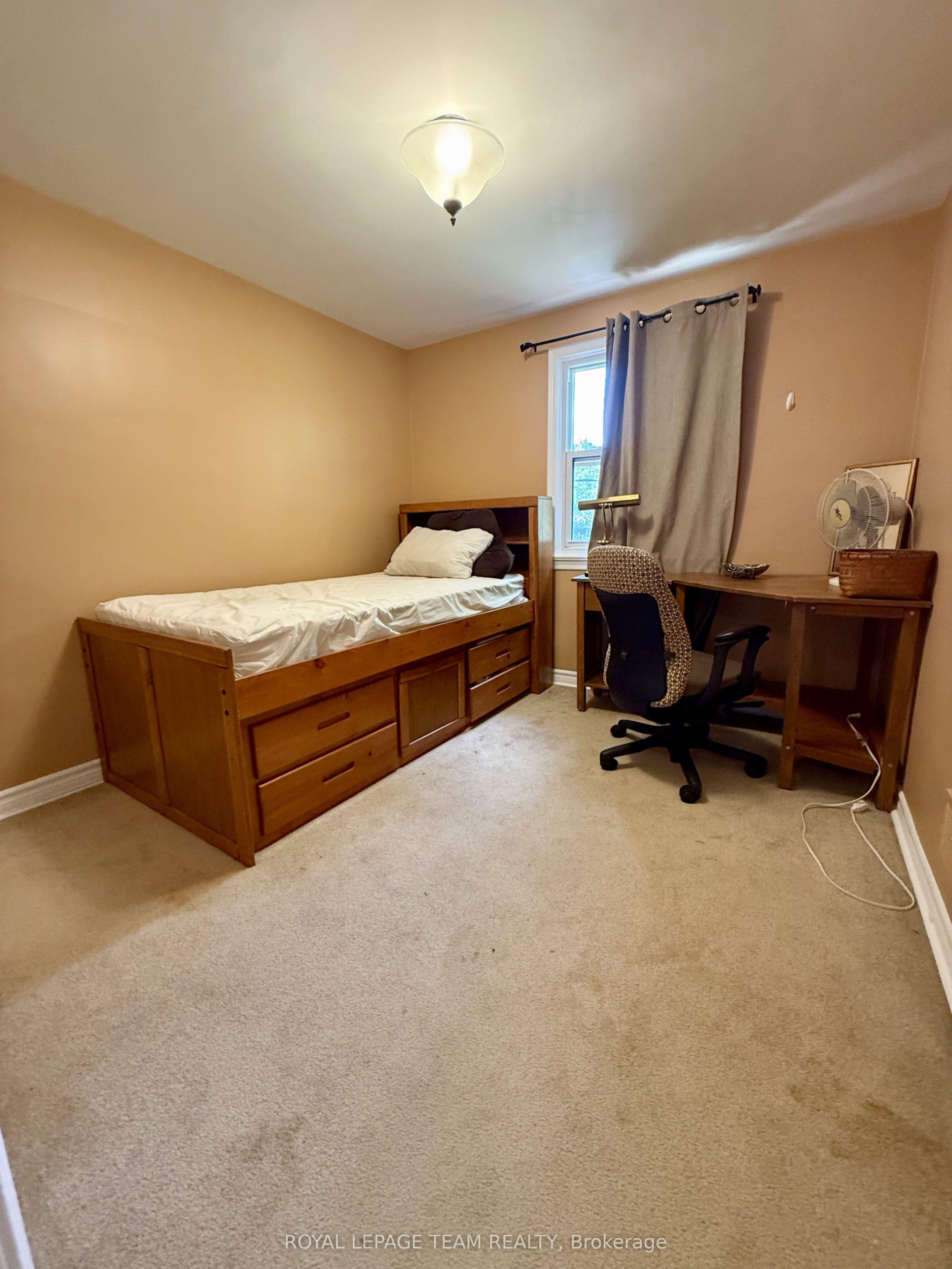 881 Smyth Road, Elmvale Acres and Area, ON K1G 1P4