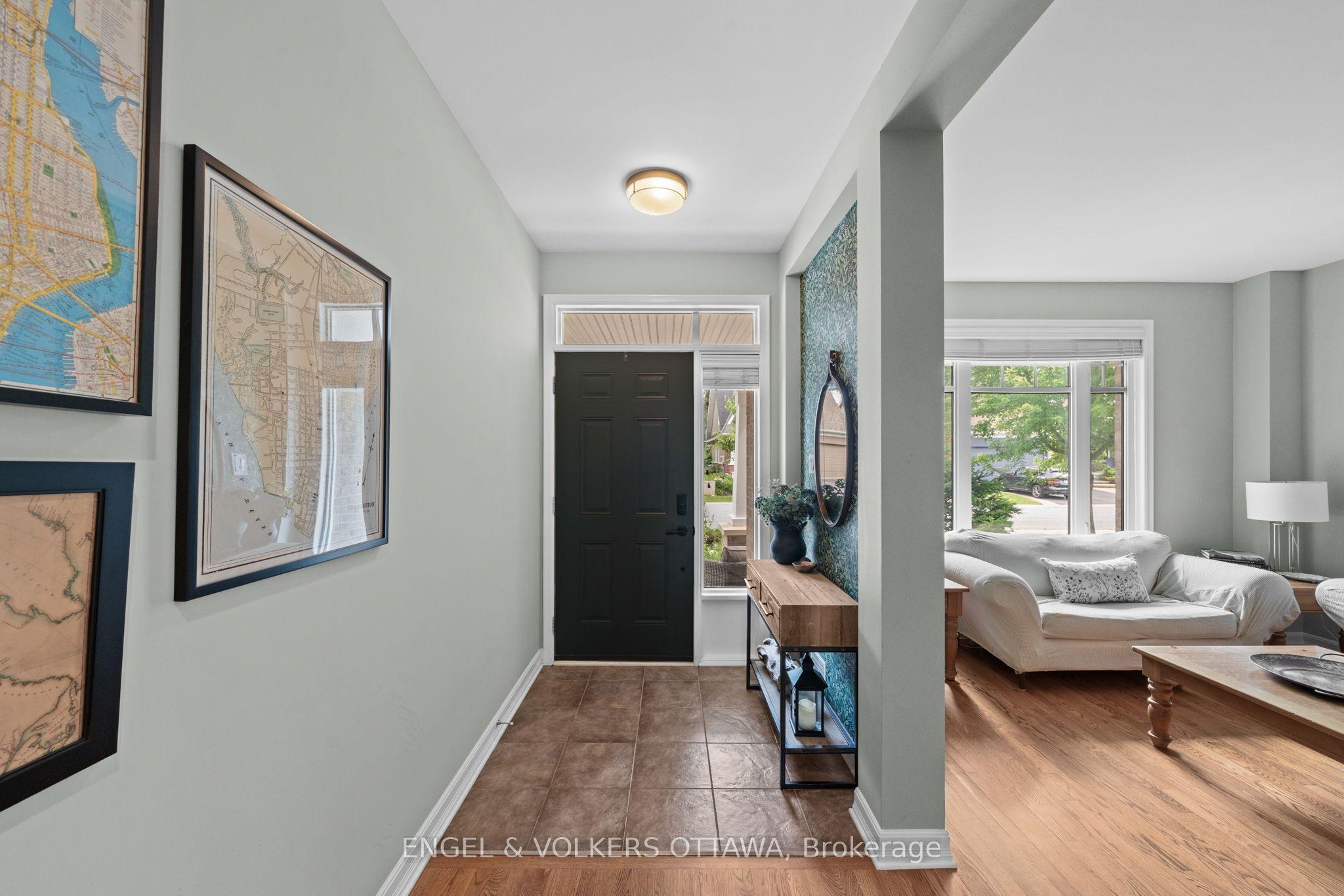 564 Erinwoods Circle, Barrhaven, ON K2J 5M8