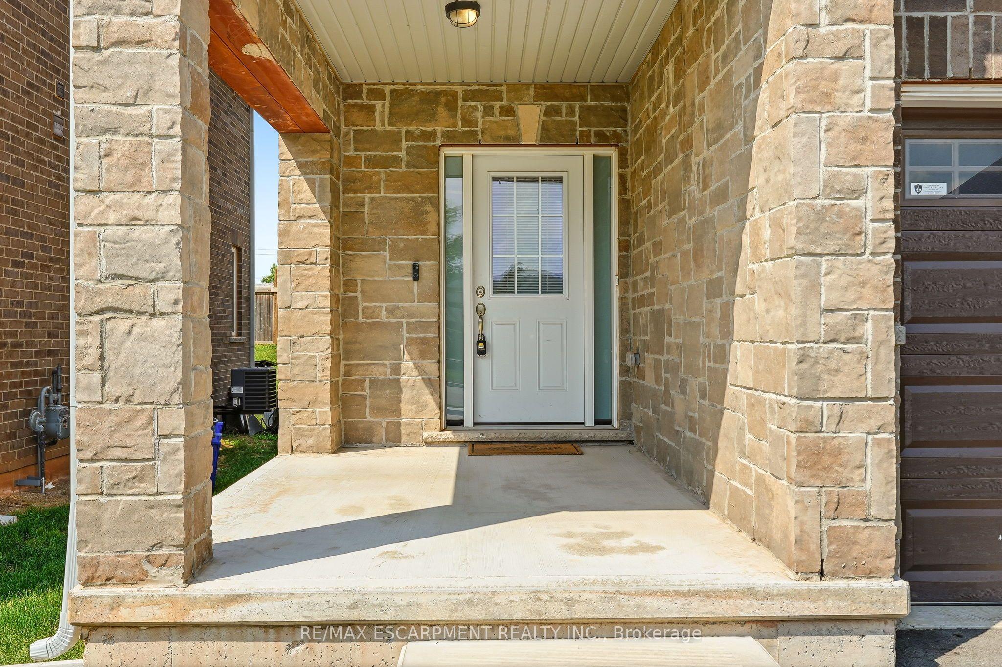 67 PINOT Crescent, Hamilton, ON L8E 0J9