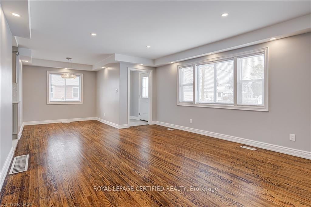 54 Duncombe Drive, Hamilton, ON L9A 2G2